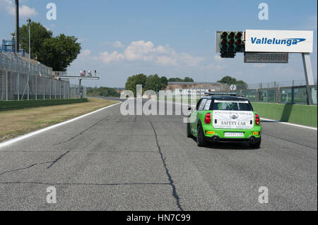 Vallelunga, Rom, Italien. 10. September 2016. Mini Challenge Cup, Safety-Car auf die Strecke vor dem Rennen Stockfoto