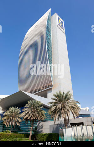 DUBAI, Vereinigte Arabische Emirate - 6. Dezember 2016: Der Emirates Bank und National Bank of Dubai Gebäude in Deira. Dubai, Vereinigte Arabische Emirate Stockfoto