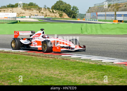 VALLELUNGA CIRCUIT, ROM, ITALIEN - 2. NOVEMBER 2008. Superleague Formula, Autos auf der Strecke während der Rennen 1 Stockfoto