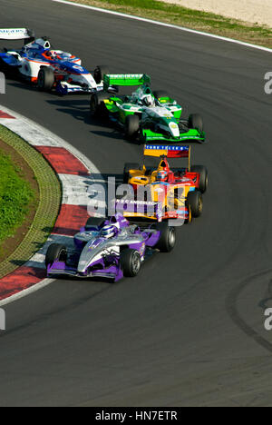 VALLELUNGA CIRCUIT, ROM, ITALIEN - 2. NOVEMBER 2008. Superleague Formula, Autos auf der Strecke während der Rennen 1 Stockfoto