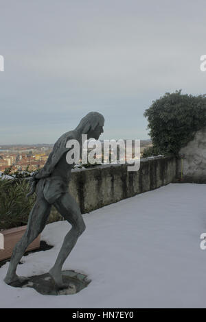 Kunst im öffentlichen Raum Schätze aufbewahrt, in dem mittelalterlichen Dorf von Avigliana (Turin) Stockfoto