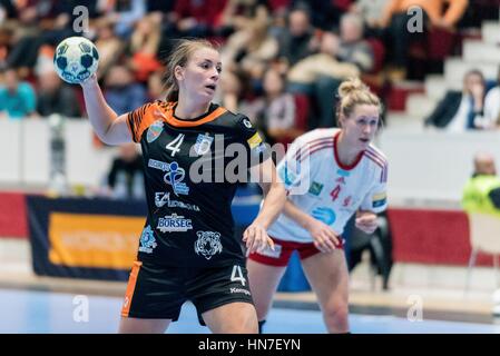 27. Januar 2017: Isabelle Gulden #4 von CSM Bukarest während der EHF Champions League 2016-2017 Frauenfussball FC CSM Bukarest ROU bis Larvik (NOR) an Polyvalent Sporthalle, Bukarest, Rumänien ROU. Foto: CronosFoto/Catalin Soare Stockfoto