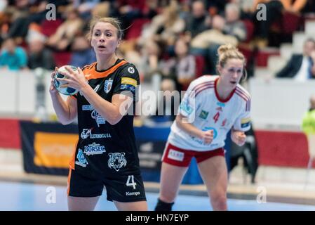 27. Januar 2017: Isabelle Gulden #4 von CSM Bukarest während der EHF Champions League 2016-2017 Frauenfussball FC CSM Bukarest ROU bis Larvik (NOR) an Polyvalent Sporthalle, Bukarest, Rumänien ROU. Foto: CronosFoto/Catalin Soare Stockfoto