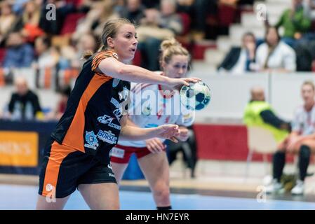 27. Januar 2017: Isabelle Gulden #4 von CSM Bukarest während der EHF Champions League 2016-2017 Frauenfussball FC CSM Bukarest ROU bis Larvik (NOR) an Polyvalent Sporthalle, Bukarest, Rumänien ROU. Foto: CronosFoto/Catalin Soare Stockfoto