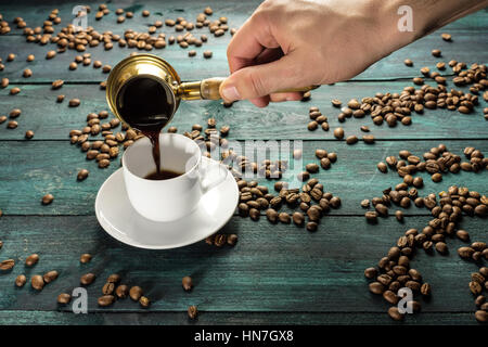 Artischocken auf weißen Marmor Textur mit Exemplar Stockfoto