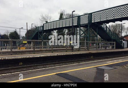 Gesamtansicht der Barnt Green-Station in Worcestershire, wo eine Frau gestorben ist, nachdem geschlagen von einem Zug in welche Notdienste einen "tragischen Unfall" genannt. Stockfoto