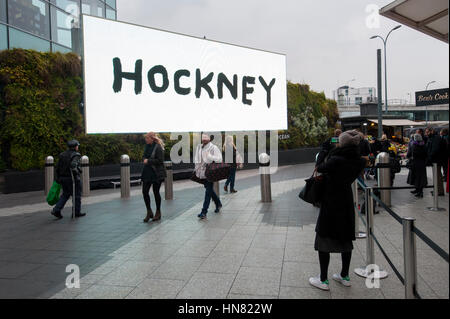 London, UK. 9. Februar 2017. Ein iPad-Gemälde des Künstlers, wird David Hockney für die öffentliche Darstellung auf einem Bildschirm Werbung bei Westfield, Shepherds Bush, mit einem Aufruf zum Handeln 'Keep Calm and Carry auf Zeichnung' vorgestellt. Die 60 zweite kreative Klammer wird auf großen, öffentlichen Bildschirmen in sieben Städten in Großbritannien ausgestrahlt. David Hockney Retrospektive eröffnet heute in der Tate Britain. Bildnachweis: Stephen Chung/Alamy Live-Nachrichten Stockfoto