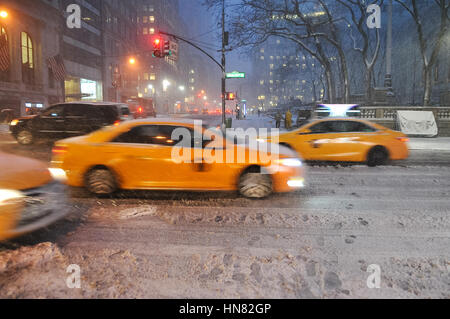 New York, USA. 9. Februar 2017. Schneesturm in Manhattan. Heute öffnen Sie Schulen nicht durch starke Schneefälle. Alle Notdienste sind in Alarmbereitschaft. New York, USA. 9. Februar 2017. Bildnachweis: LUIZ ROBERTO LIMA/Alamy Live-Nachrichten Stockfoto