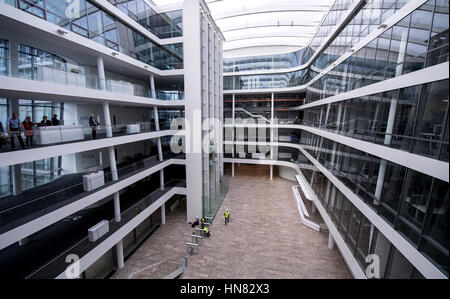 München, Deutschland. 14. Juni 2016. Die neue Konzernzentrale von Siemens können während eines Presse-Tour in München, 14. Juni 2016 gesehen werden. Das Hauptquartier am Wittelsbacherplatz öffnet am 24. Juni 2016. Foto: SVEN HOPPE/Dpa | weltweite Nutzung/Dpa/Alamy Live-Nachrichten Stockfoto