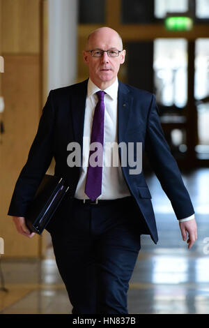 Edinburgh, Schottland, Vereinigtes Königreich. 9. Februar 2017. Bildung und Abgeordneter First Minister John Swinney auf dem Weg zum ersten Minister Fragen in das schottische Parlament, Credit: Ken Jack/Alamy Live News Stockfoto