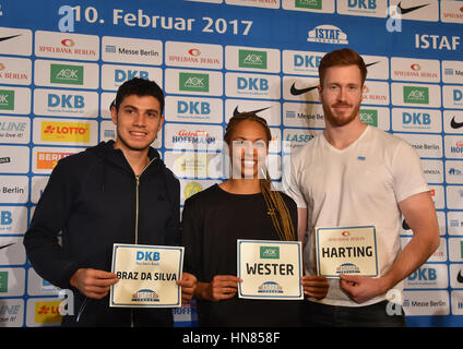 Berlin, Deutschland. 9. Februar 2017. Brasilianische Stabhochspringer Thiago Braz da Silva (l-R), deutsche Longjumper Alexandra Wester und deutscher Diskuswerfer Christoph Harting auf einer Pressekonferenz in Berlin, Deutschland, 9. Februar 2017. Foto: Bernd Settnik/Dpa-Zentralbild/Dpa/Alamy Live News Stockfoto