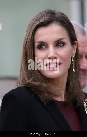 Madrid, Spanien. 9. Februar 2017. Spanische Königin Letizia bei einem Besuch in das Zentrum für Herz-Kreislauf-Forschung Carlos III (CNIC) in Madrid am Donnerstag, 9. Februar 2017. Bildnachweis: Gtres Información Más lokalen auf line,S.L./Alamy Live News Stockfoto