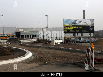 Bochum, Deutschland. 9. Februar 2016. Eine Zufahrtsstraße zu dem neuen Distributionszentrum von Opel ist noch im Bau auf dem Gelände des ehemaligen Opel-Werks in Bochum, Deutschland, 9. Februar 2016. Opel hat rund 60 Millionen Euro in das Gebäude investiert und hat auch einige ehemalige Mitarbeiter übernommen. Foto: Roland Weihrauch/Dpa/Alamy Live News Stockfoto