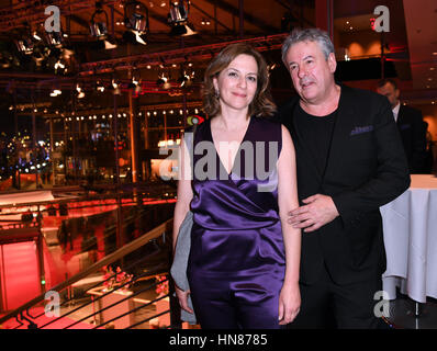 Berlin, Deutschland. 9. Februar 2017. 67. Internationalen Filmfestspielen in Berlin, 09.02.2017, Eröffnungsparty Nach der Eröffnungsgala Und Filmpremiere «Django»: Martina Gedeck Und Markus Imboden. Foto: Britta Pedersen/Dpa/Alamy Live News Stockfoto