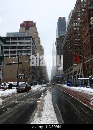 New York, USA. 9. Februar 2017. Schneesturm in New York. Bildnachweis: Zsofia Magdolna Rupnik/Alamy Live-Nachrichten Stockfoto