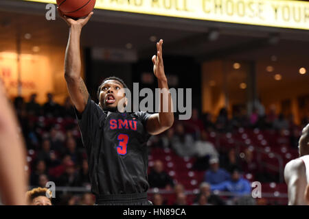 Philadelphia, Pennsylvania, USA. 9. Februar 2017. Southern Methodist Mustangs bewachen STERLING BROWN (3) schießt bei der amerikanischen Athletic Conference-Basketball-Spiel im Liacouras Center in Philadelphia gespielt wird. SMU schlagen Tempel 66-50. Credit: Ken Inness/ZUMA Draht/Alamy Live-Nachrichten Stockfoto