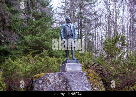 Statue von John Brown, Wildhüter und Tarnanzügen durch Königin Victoria im Balmoral Castle in der Nähe von Ballater, Aberdeenshire, Schottland, Großbritannien Stockfoto