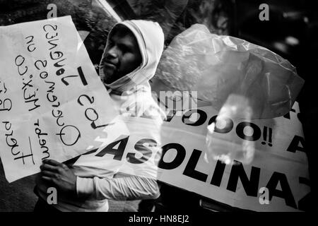 Demonstrationen in Tijuana, Mexiko - 01.09.2017 - Mexiko / Baja California / Tijuana - Demonstrationen in Tijuana, Mexiko Menschen demonstrieren über Erhöhung der Preise von Kohlenwasserstoffen.   -Alexandre Afonso / Le Pictorium Stockfoto