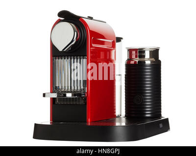 Rot Nespresso Citiz plus Milchkaffee pod Maschine von Krups isoliert auf weißem Hintergrund Stockfoto