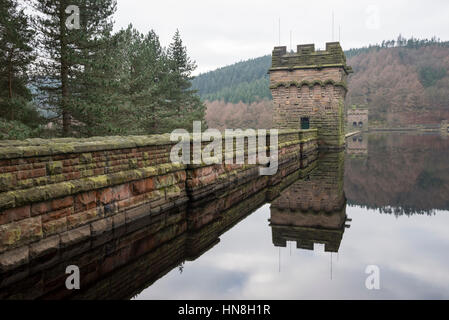 Derwent Damm, eine bekannte Funktion in der Peak District National Park, England Stockfoto