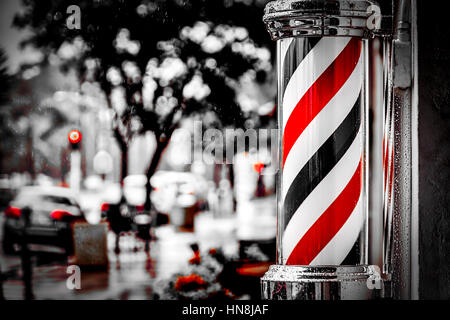 Regen sammeln auf dem Barber Shop Pol auf Insel Barbiere in Coronado, Kalifornien. Stockfoto