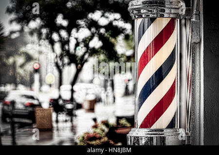 Regen sammeln auf dem Barber Shop Pol auf Insel Barbiere in Coronado, Kalifornien. Stockfoto