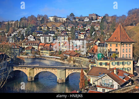 Die Untertorbrücke, die älteste Brücke von Bern Stadt über Fluss Aare, Schweiz Stockfoto