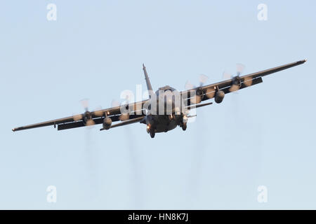 Ein USAF AC-130U "Spooky" aus der 4. Special Operations Squadron an Hurlburt Field, Florida landet auf dem RAF Mildenhall Suffolk. Stockfoto