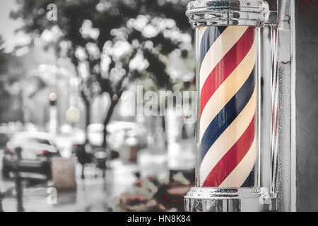 Regen sammeln auf dem Barber Shop Pol auf Insel Barbiere in Coronado, Kalifornien. Stockfoto