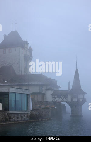 Die Oberhofen Burg, Thunersee, Berner Oberland Schweiz. Stockfoto