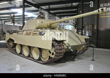Panther Ausf. G 222 Tank auf statische Anzeige im niederländischen nationalen Kriegs- und Widerstandsmuseum Overloon, Holland. Stockfoto