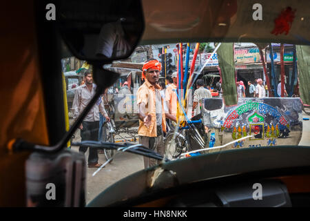 Ein Fahrer von Pedal-Rad-Rikscha in Varanasi, Indien. Stockfoto