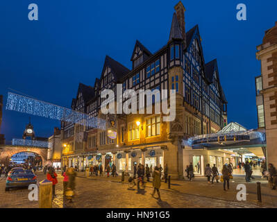 Das Grosvenor Hotel in Chester City centre Weihnachtsbeleuchtung. Dekorationen. Stockfoto