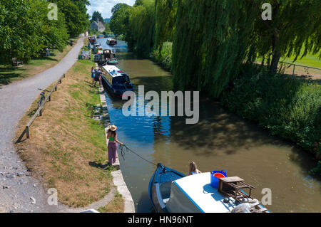 Liegeplatz auf Kennet und Avon Kanal bei Bathampton, Somersert, England, UK Stockfoto