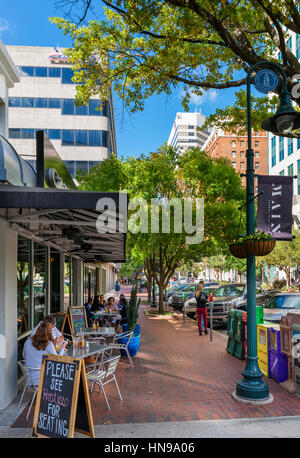 Columbia, South Carolina. Cafe an der Main Street in der Innenstadt von Columbia, South Carolina, USA Stockfoto