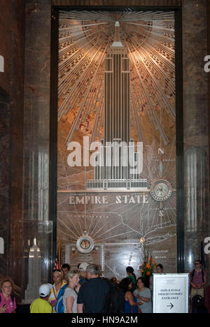 Das Art-Déco-Wandbild in der Lobby des Empire State Building New York Stockfoto