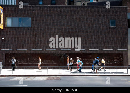 9/11 Feuerwehr Bronze Memorial Wall New York Stockfoto