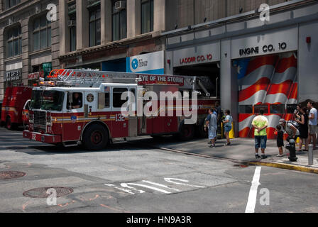 FDNY Aerial Ladder 132 Liberty Street New York City Stockfoto