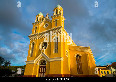 Gelbe Kirche in Willemstand, Hauptstadt der ehemaligen niederländischen Antillen-Insel Curaçao, Karibik Stockfoto
