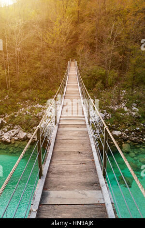 Holzbrücke den türkis grün Soca Fluss in Slowenien, Europa Stockfoto