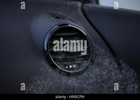 Details der Klimaanlage (Auto-Belüftungssystem) in modernen PKW Stockfoto