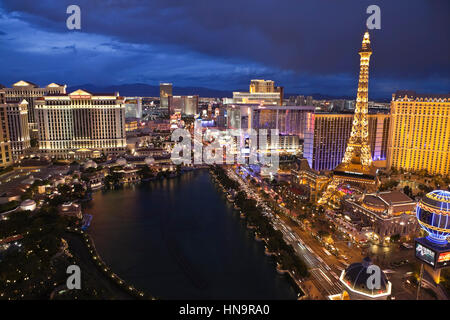 Las Vegas, Nevada, USA - 6. Oktober 2011: Nacht Blick auf Bellagio, Paris, Caesars Palace und anderen Resorts am Las Vegas Strip. Stockfoto