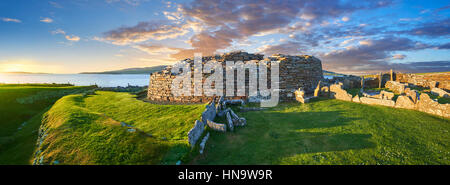 Broch von Gurness ist ein seltenes Beispiel für eine gut erhaltene Broch Dorf (500 bis 200BC), Orkney Island, Schottland. Stockfoto