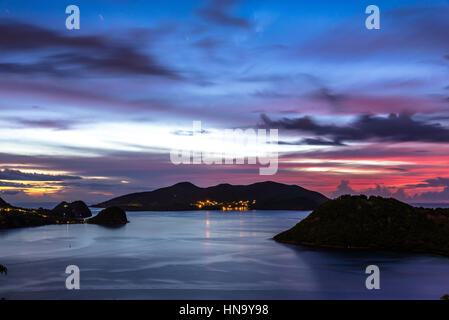 Inseln der Heiligen nach Sonnenuntergang (Langzeitbelichtung) Stockfoto