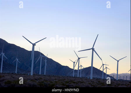 Windmühlen in Palm Desert in der Nähe von Palm Springs, Kalifornien Stockfoto