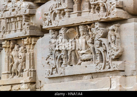 Steinschnitzereien im Harshat Mata Tempel von Abhaneri, Rajasthan, Indien. Stockfoto