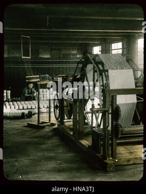 Herbert Geddes, Leben in Japan, ca. 1910 - Reeling Silk in große Stränge Stockfoto