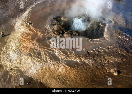 Geysire del Tatio, das größte Geysirfeld der Südhalbkugel Stockfoto