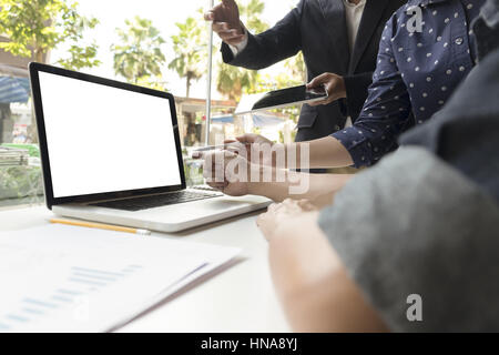 Business Partner diskutieren, Dokumente und Ideen treffen Geschäftskonzept, Weichzeichner, Vintage-Ton Stockfoto
