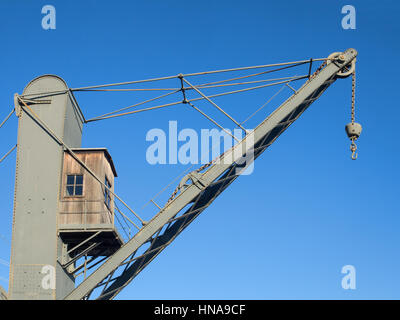 Genua, Italien, 8. Dezember 2016: Tanner & Walker alte hydraulische (Wasser) Kran im Jahre 1888 Stockfoto